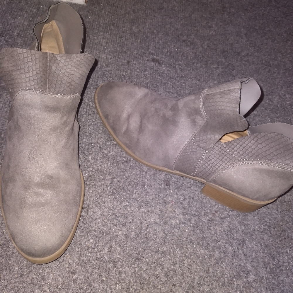 American Eagles Almond Toe Heel Booties